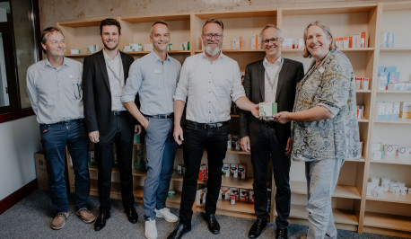 Gruppenfoto von links nach rechts: Dr. Henning Ueck, Leon Deharde, Henrik Hesse, Claus Ruhe Madsen, Dr. Jürgen Walkenhorst und Marianne Boskamp.